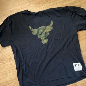 Women’s xl Under Armour The Rock T Shirt. Black with camo